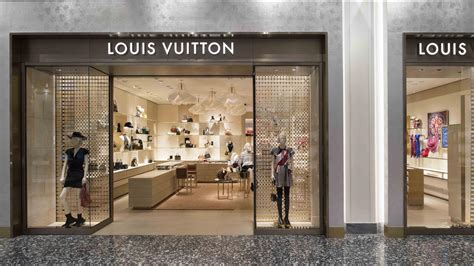 louis vuitton at barneys|louis vuitton nyc address.